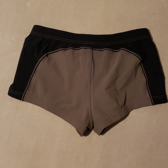 JM Size 34 11/2" inseam swim shorts. - Picture 3 of 4